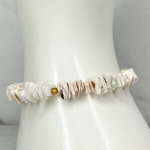 Shell Piece Beaded Screw Clasp Bracelet